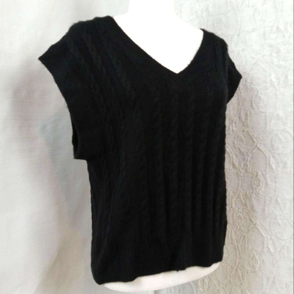 NEW Cupcakes and Cashmere Black Cable Knit Sweater Vest size S
